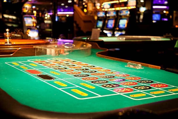 Antarmuka aplikasi mobile amanqq menampilkan pasar sportsbook Liga 1 dan live dealer